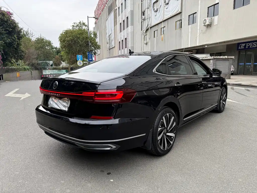 VOLKSWAGEN PASSAT 2021
