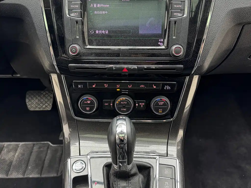 VOLKSWAGEN PASSAT 2017