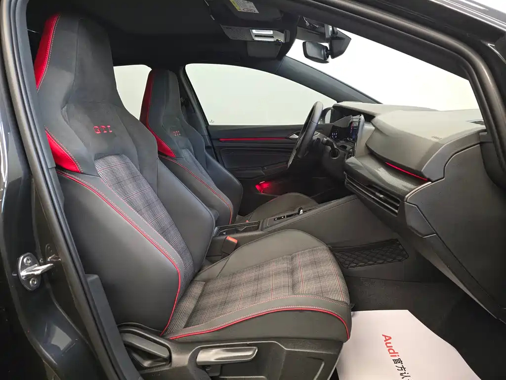 VOLKSWAGEN GOLF GTI 2023