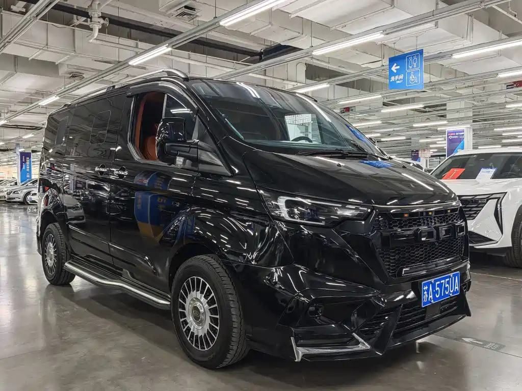 FORD TOUREO 2024