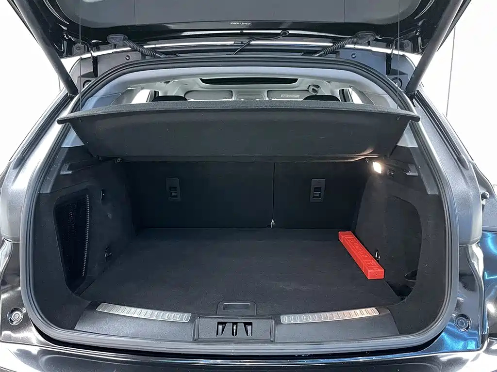 LINCOLN ADVENTURER 2020