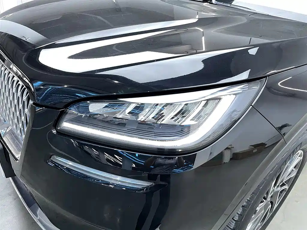 LINCOLN ADVENTURER 2020