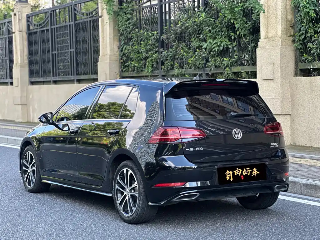VOLKSWAGEN GOLF 2020