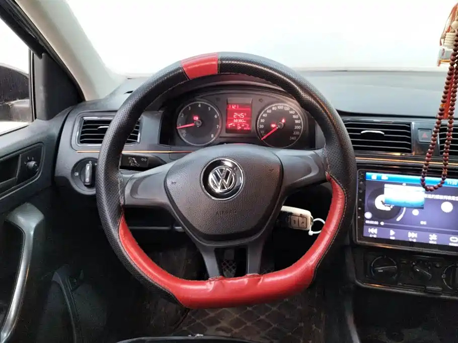 VOLKSWAGEN SANTANA 2017