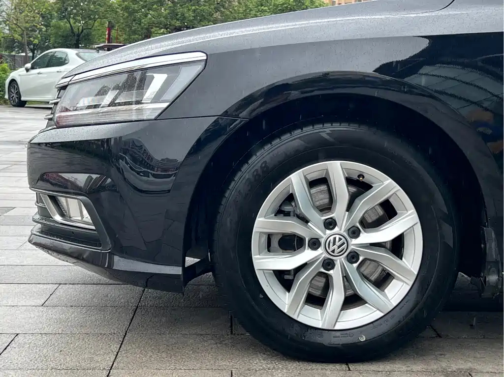 VOLKSWAGEN PASSAT 2017