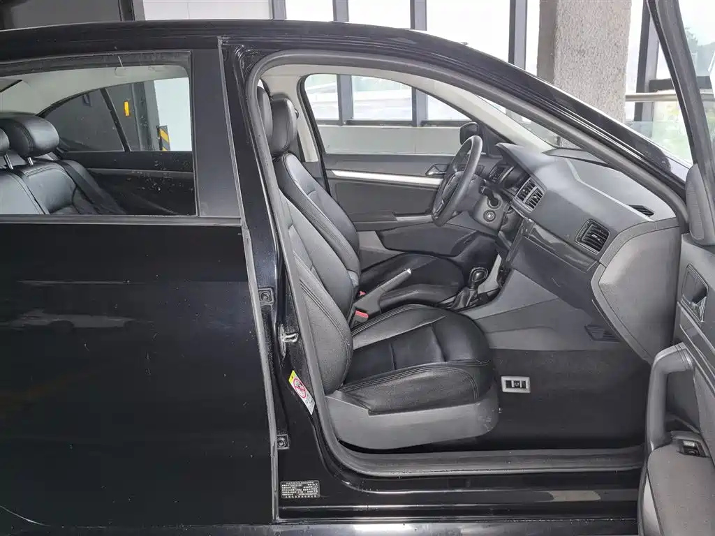VOLKSWAGEN LAVIDA 2016