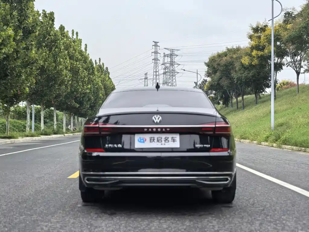 VOLKSWAGEN PASSAT 2023