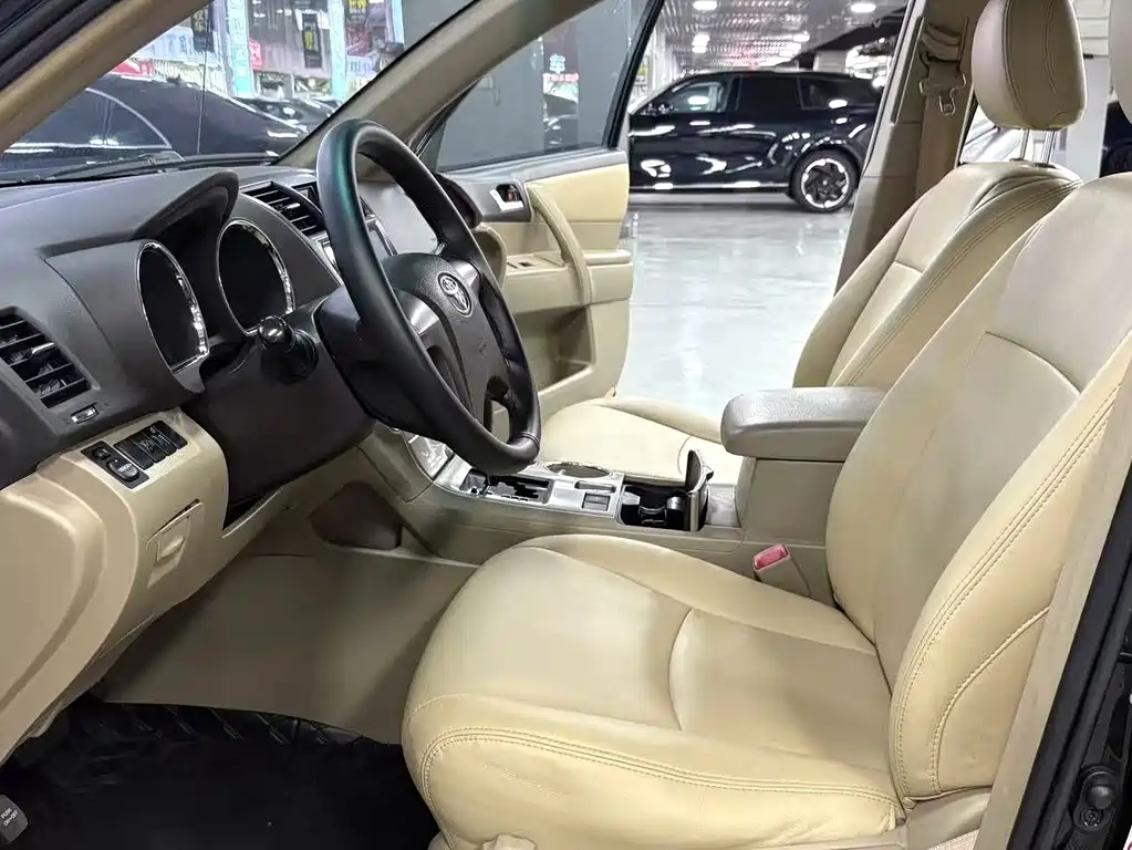 TOYOTA HIGHLANDER 2012