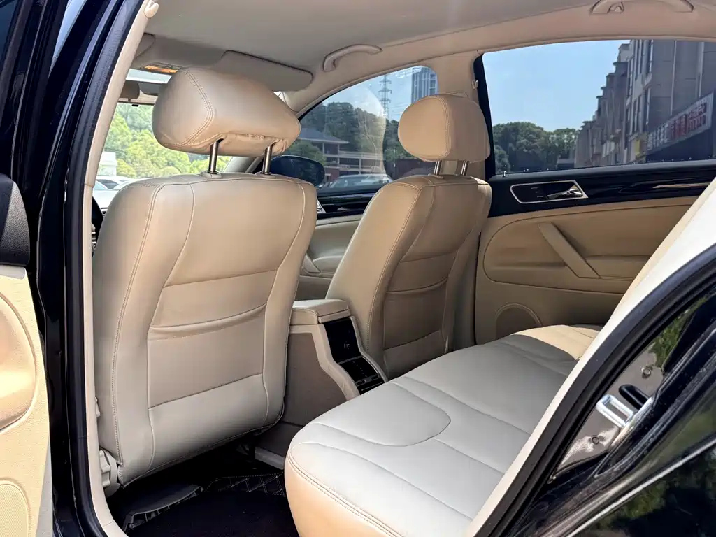 VOLKSWAGEN OTHER 2011