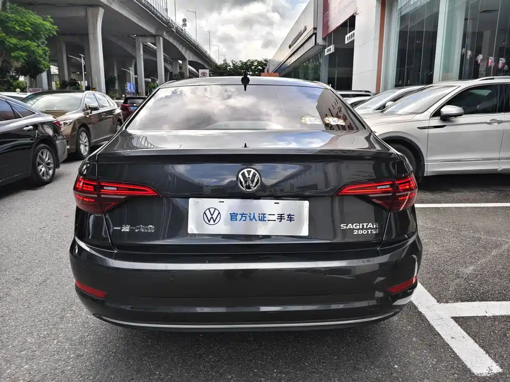 VOLKSWAGEN SAGITAR 2022
