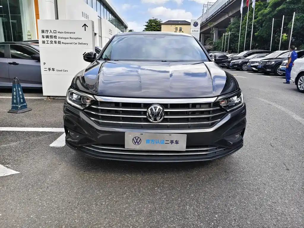 VOLKSWAGEN SAGITAR 2022