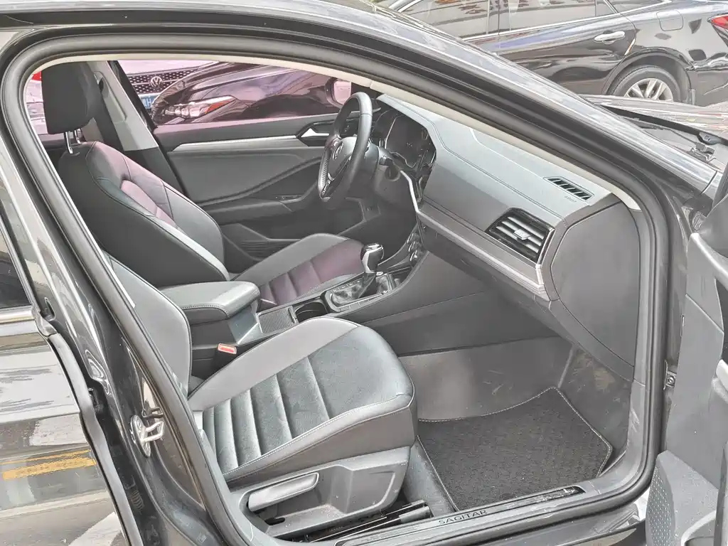VOLKSWAGEN SAGITAR 2022