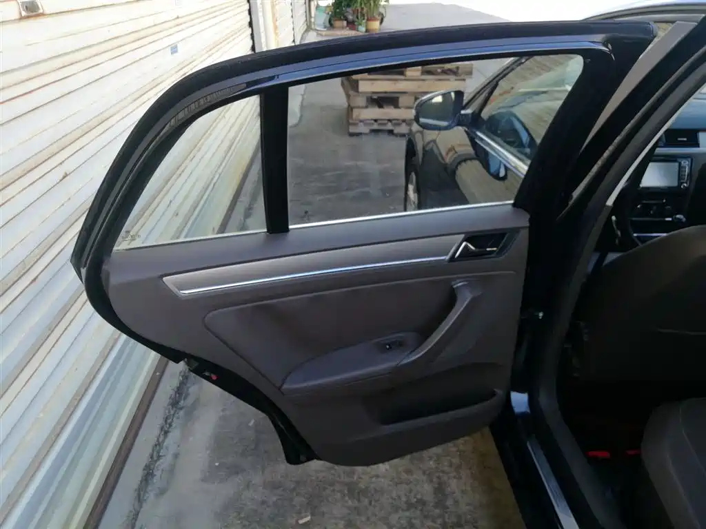 VOLKSWAGEN BORA 2014