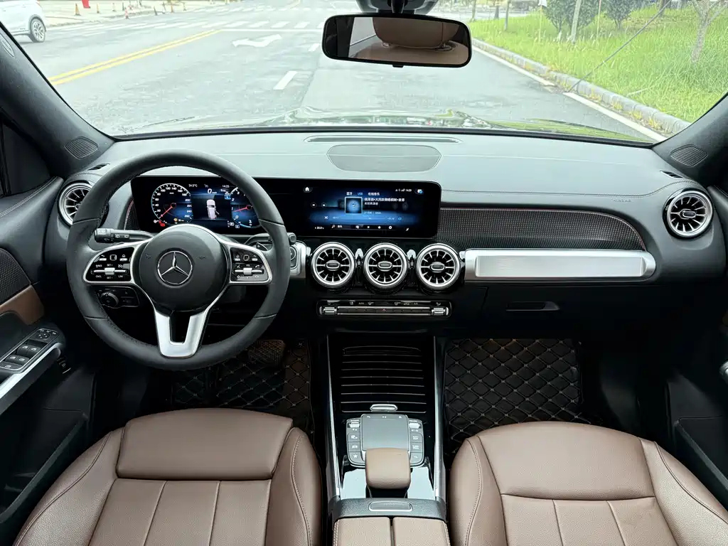 MERCEDES BENZ GLB 2023