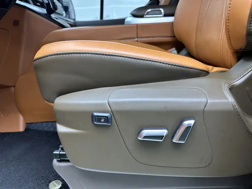 FORD TOUREO 2024