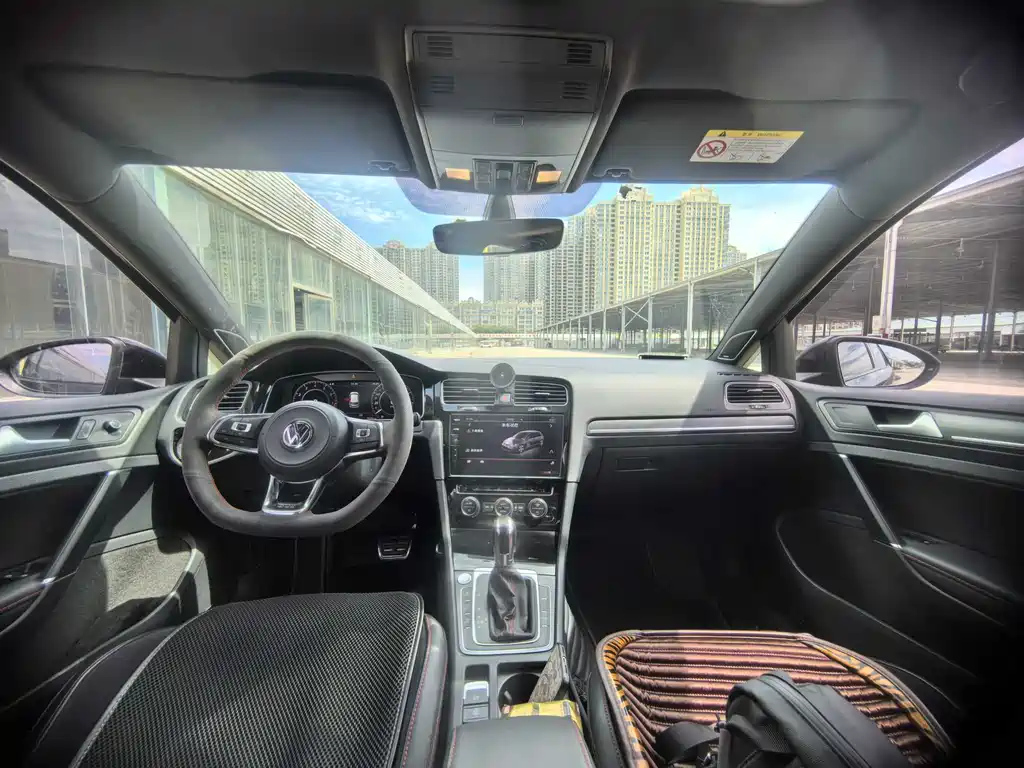 VOLKSWAGEN GOLF GTI 2019