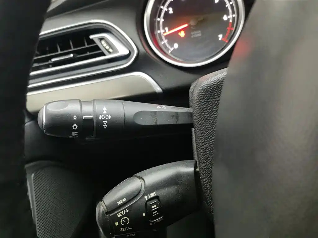 PEUGEOT 408 2015