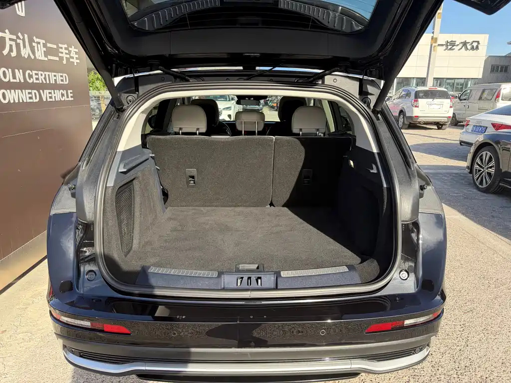 LINCOLN ADVENTURER 2024