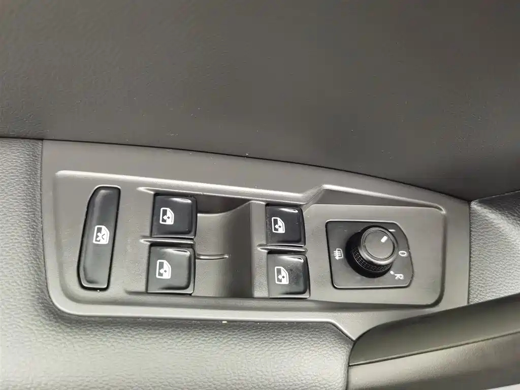 VOLKSWAGEN TIGUAN L 2021