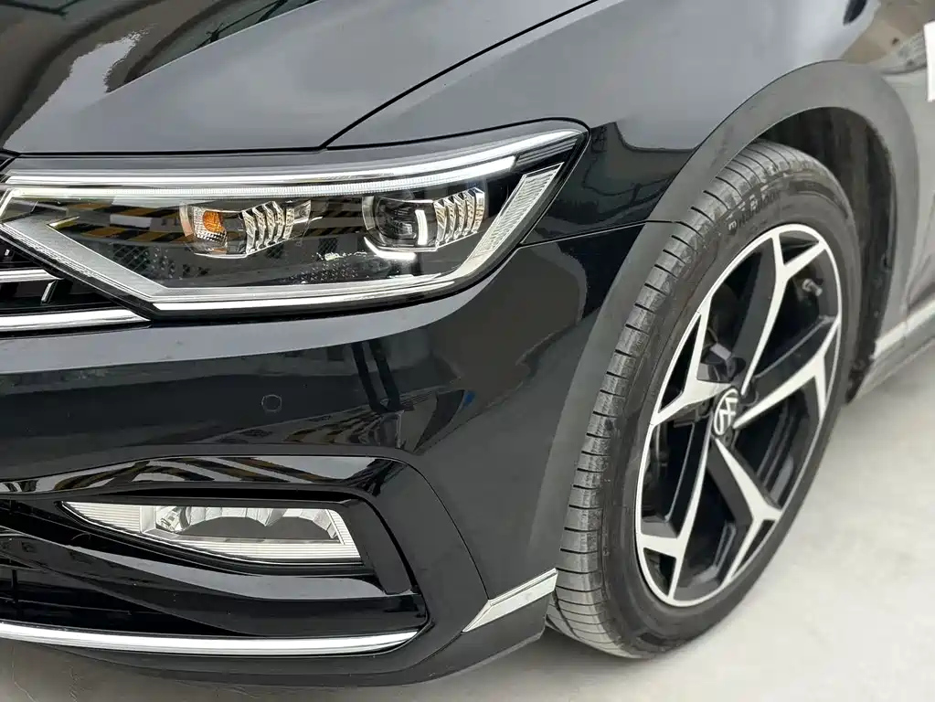 VOLKSWAGEN MAGOTAN 2025