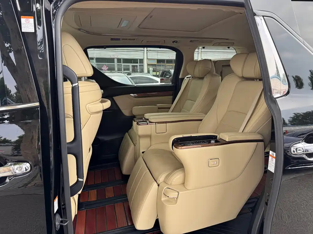 TOYOTA ALPHARD 2018