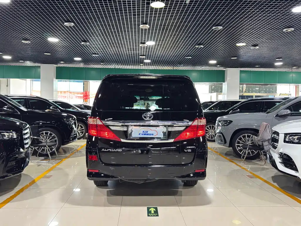 TOYOTA ALPHARD 2012