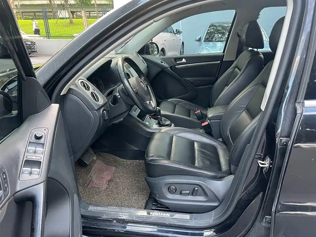 VOLKSWAGEN TIGUAN 2015