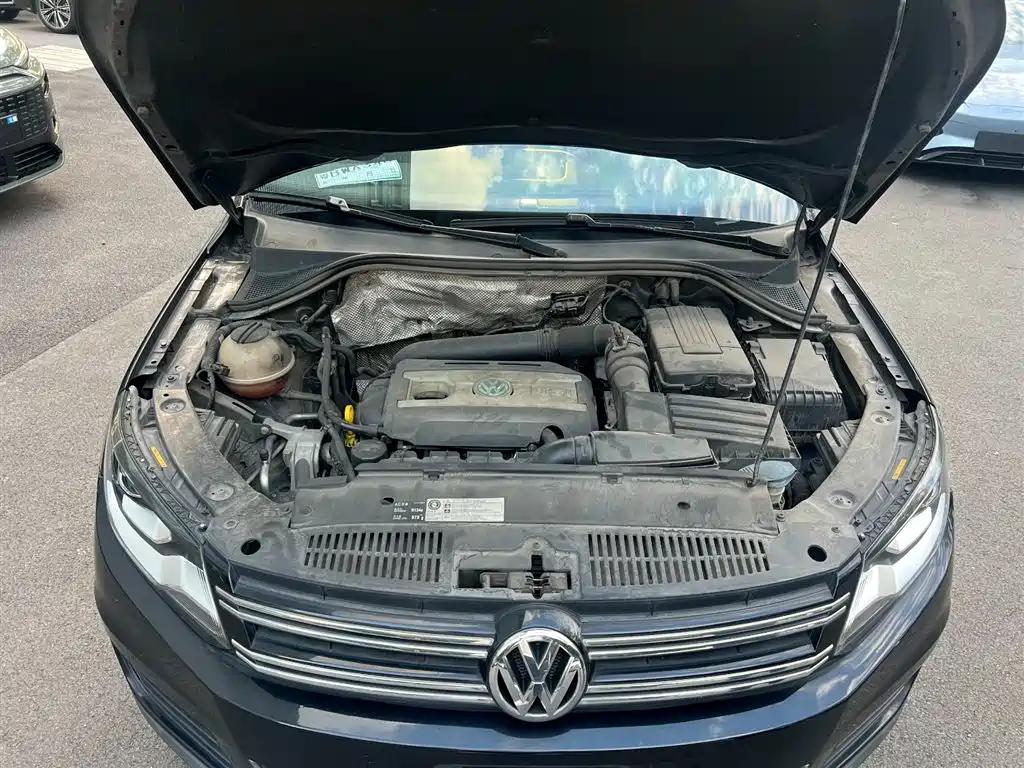 VOLKSWAGEN TIGUAN 2015