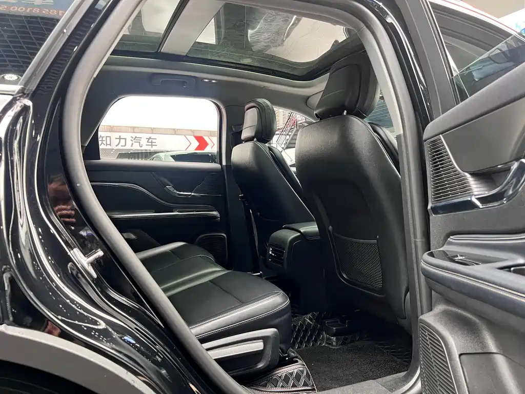 LINCOLN ADVENTURER 2020