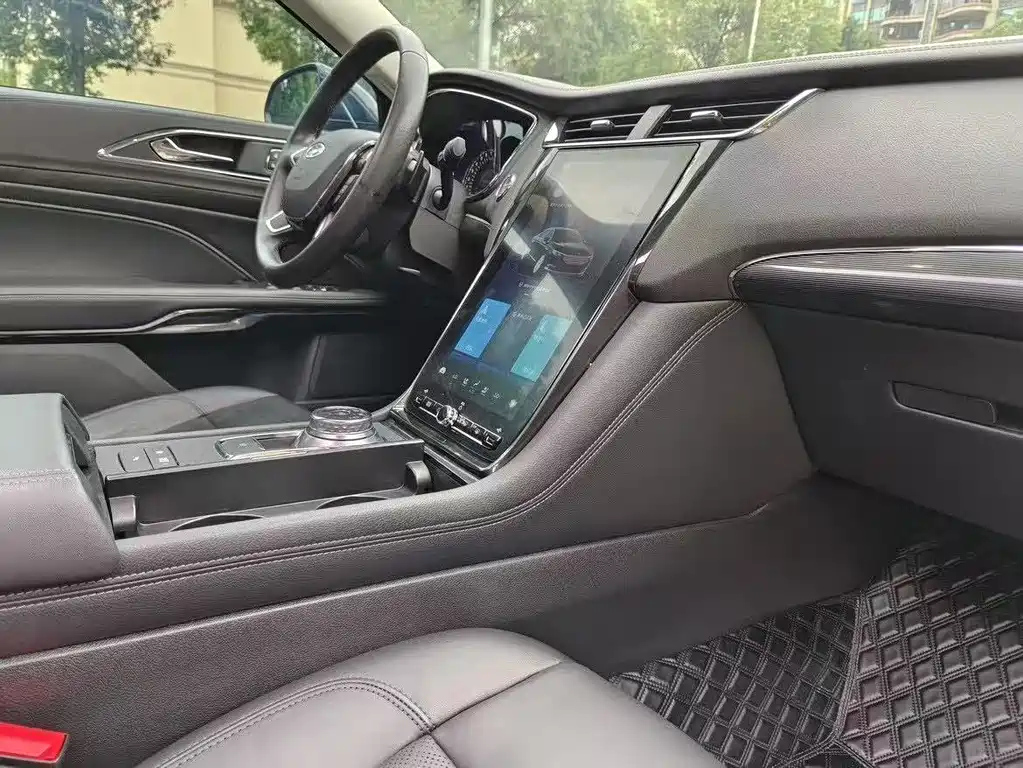 FORD TAURUS 2021