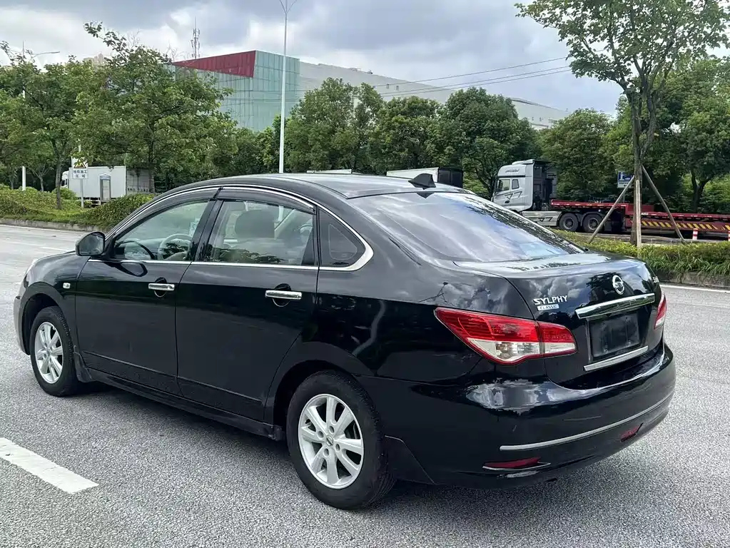 NISSAN SYLPHY 2018