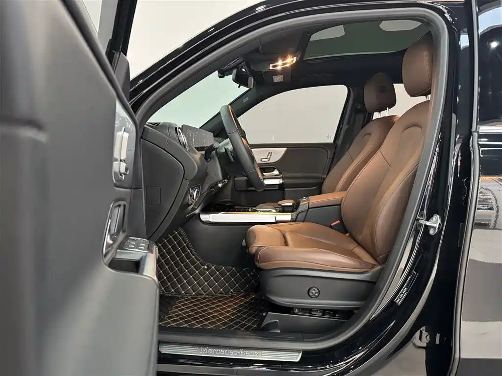 MERCEDES BENZ GLB 2023