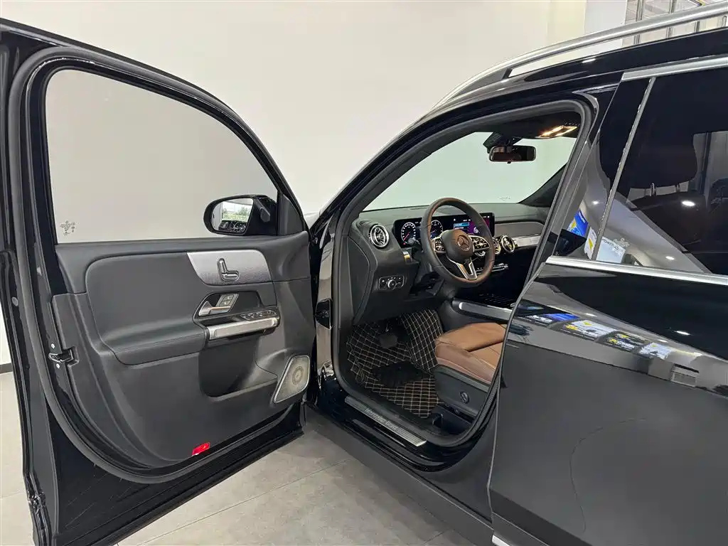 MERCEDES BENZ GLB 2023