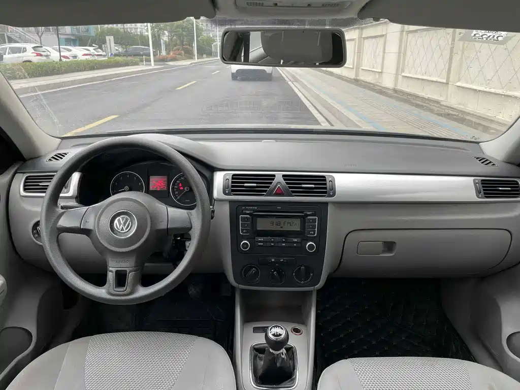 VOLKSWAGEN BORA 2012