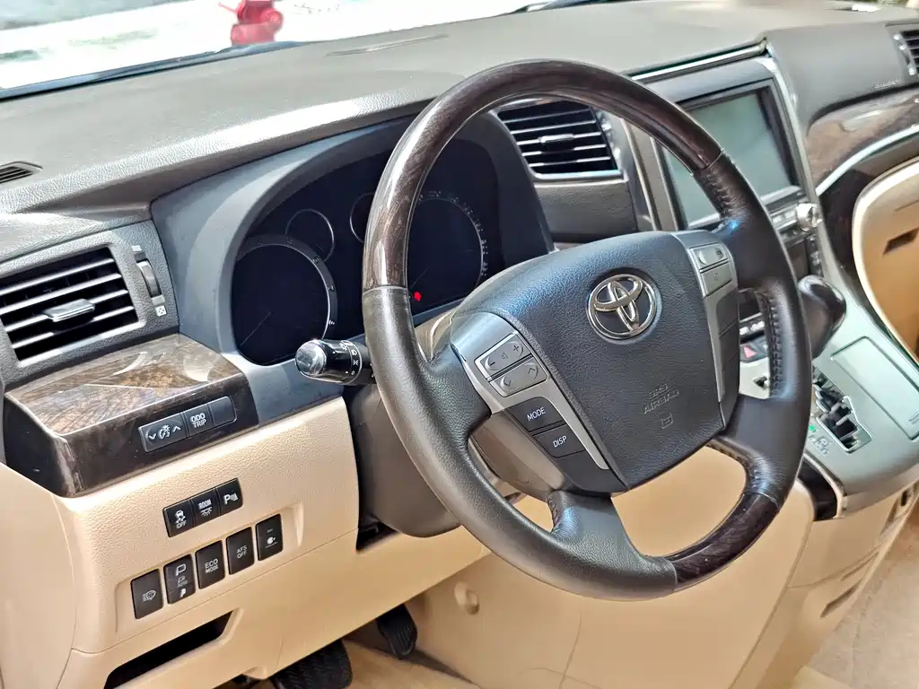 TOYOTA ALPHARD 2012