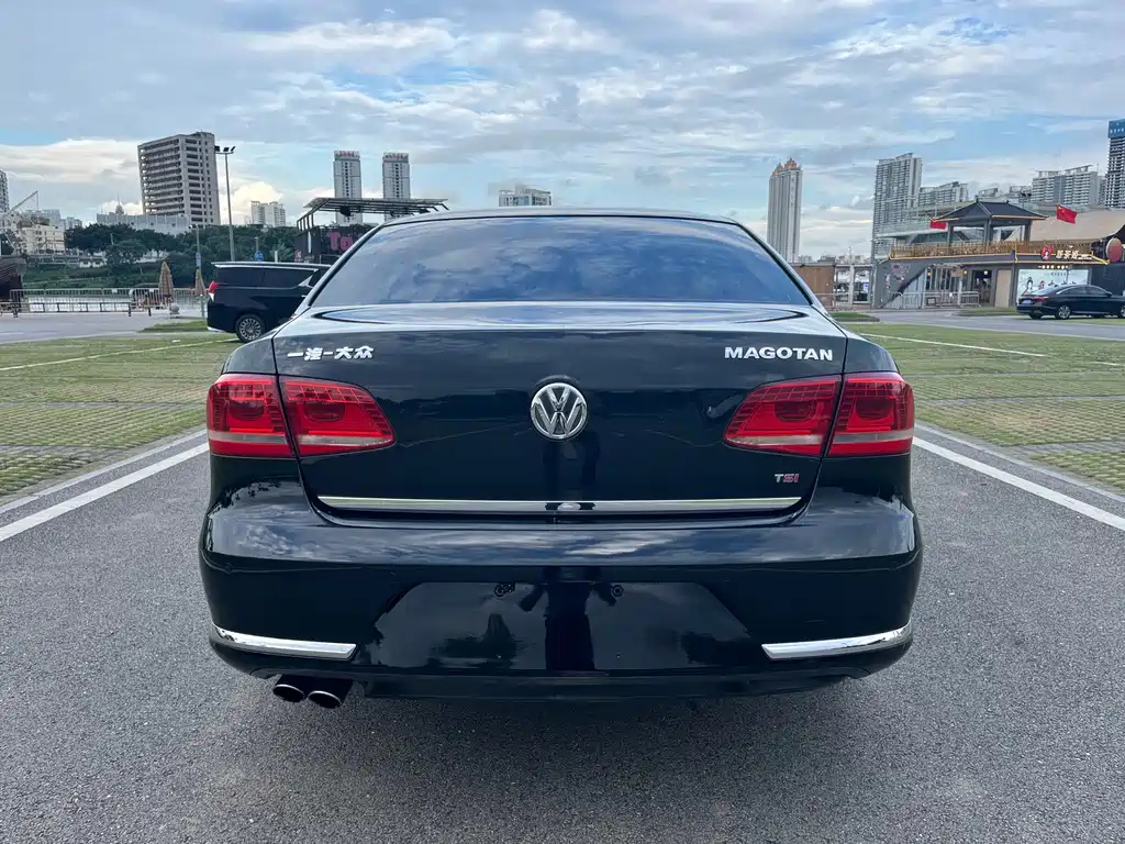 VOLKSWAGEN MAGOTAN 2015