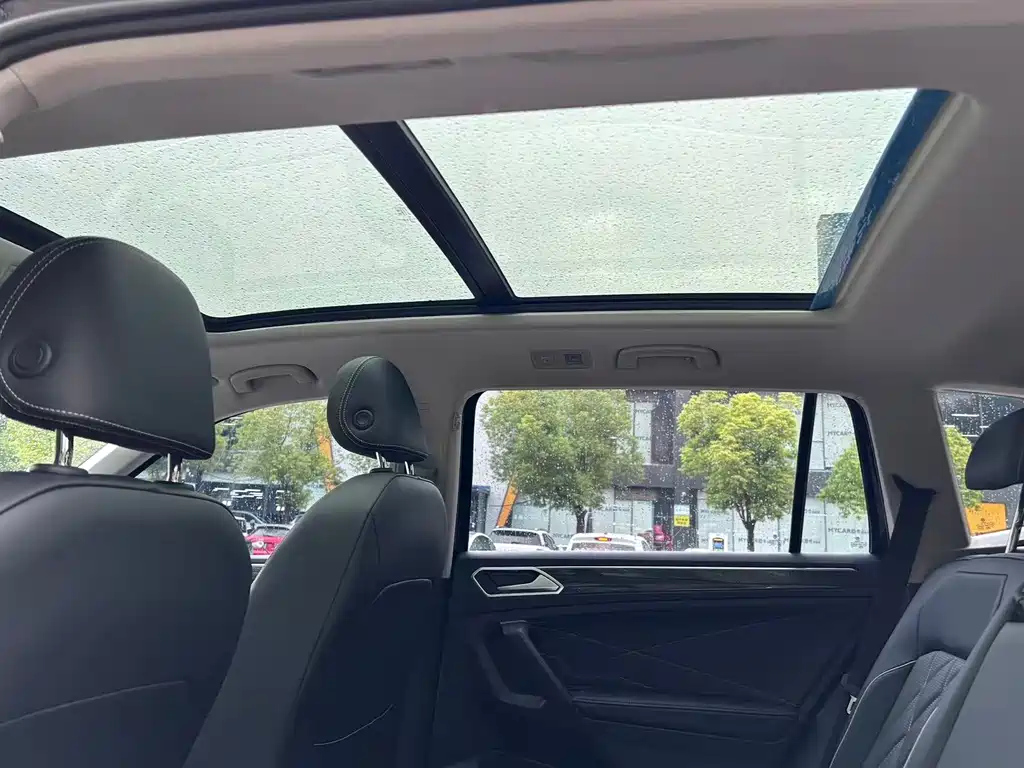 VOLKSWAGEN TIGUAN L 2023