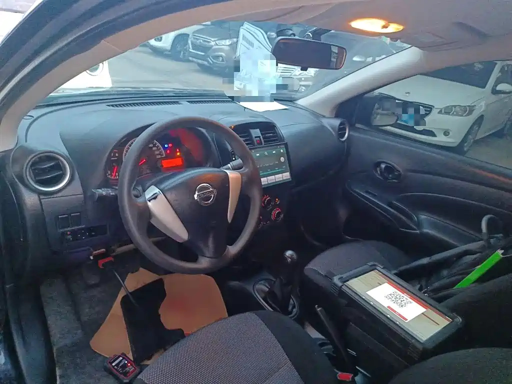 NISSAN SUNNY 2015