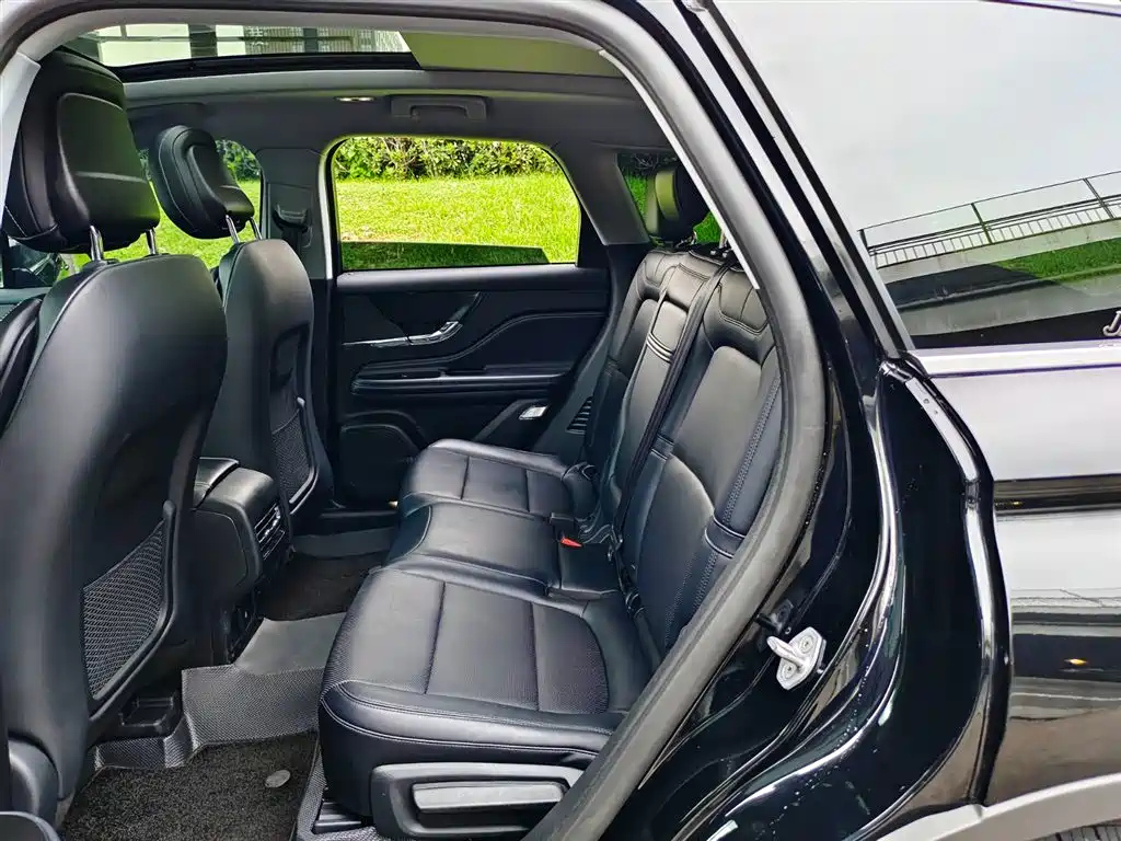 LINCOLN ADVENTURER 2022