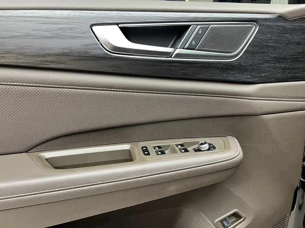 VOLKSWAGEN VILORAN 2023