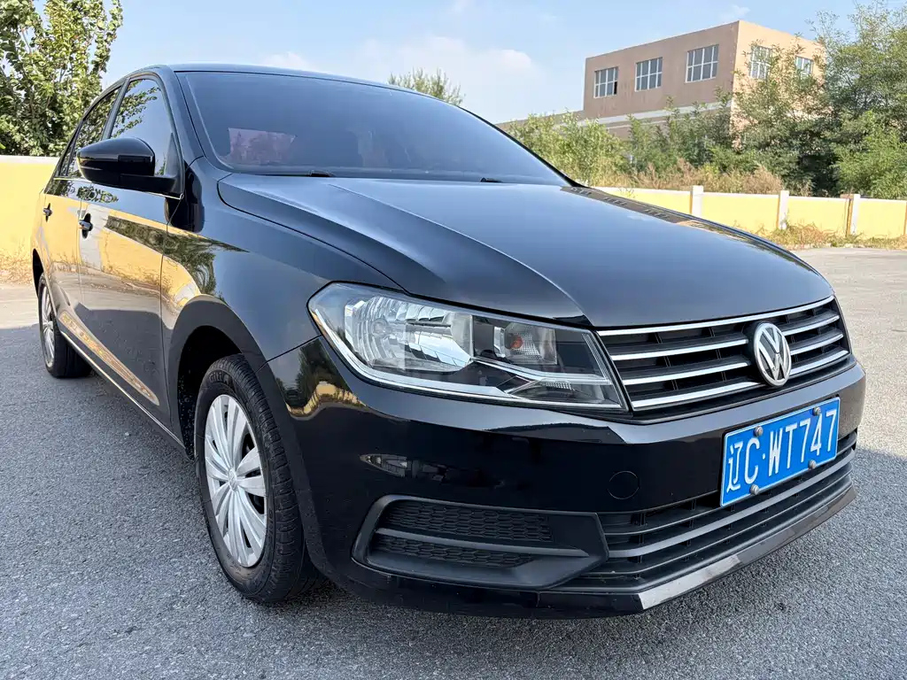 VOLKSWAGEN SANTANA 2017