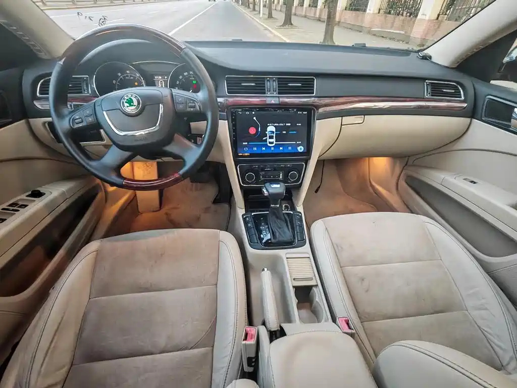 SKODA SUPERB 2012