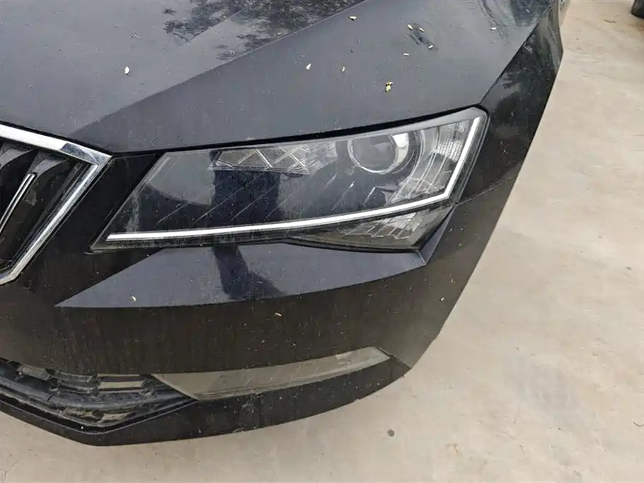 SKODA SUPERB 2016