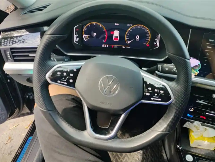 VOLKSWAGEN PASSAT 2023