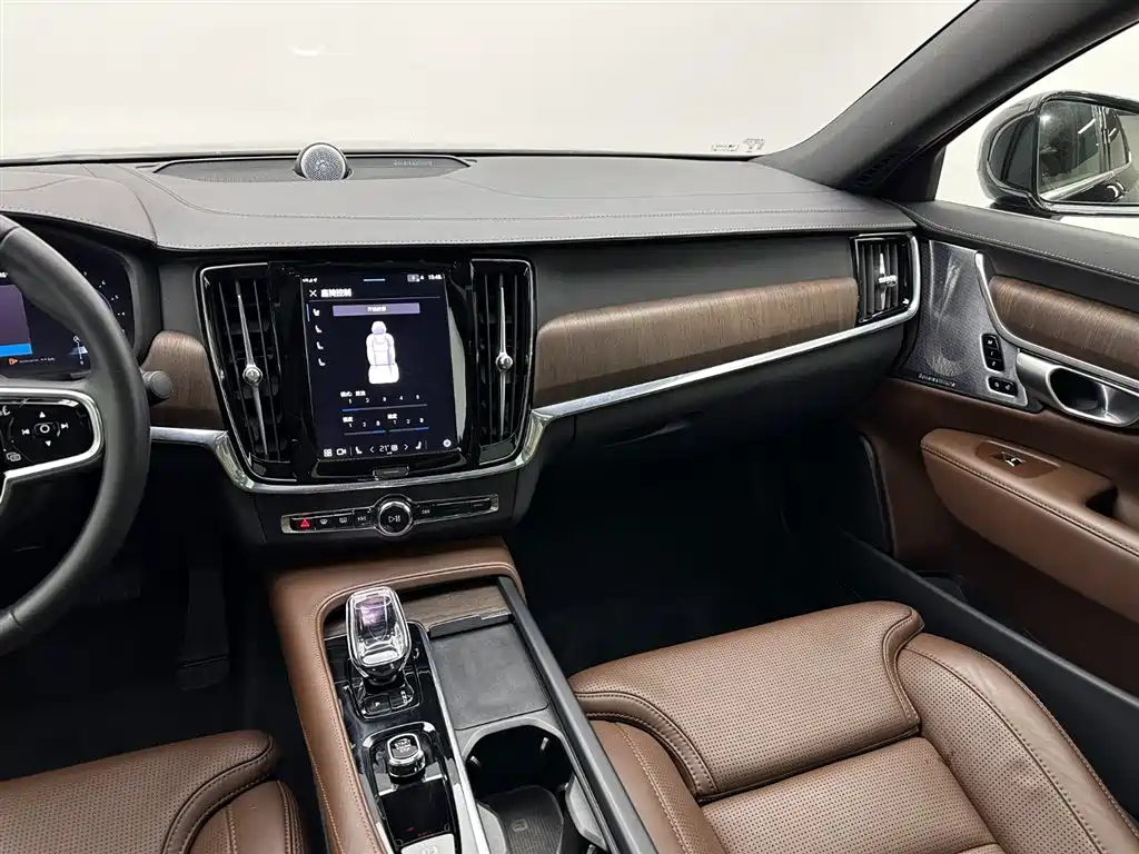 VOLVO S90 2023