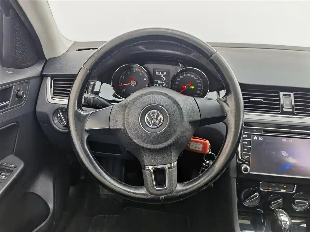 VOLKSWAGEN BORA 2013