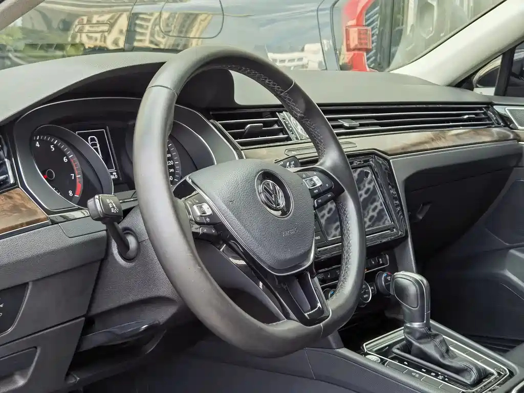 VOLKSWAGEN MAGOTAN 2019