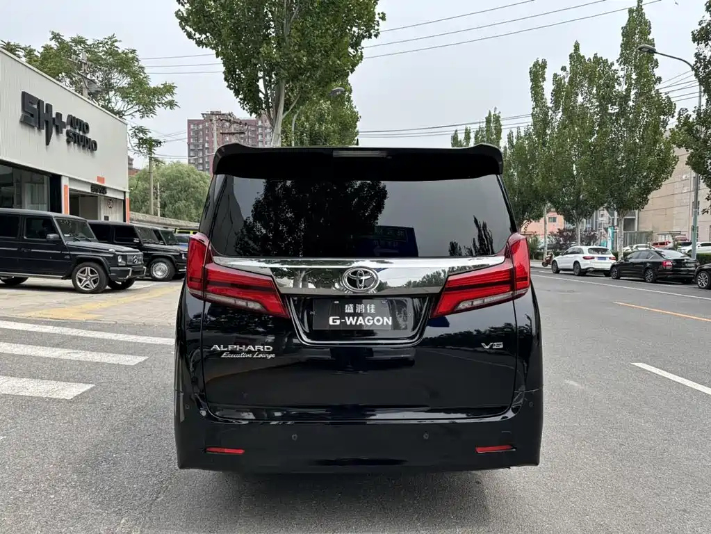 TOYOTA ALPHARD 2018