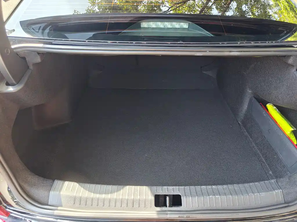 VOLKSWAGEN PASSAT 2024