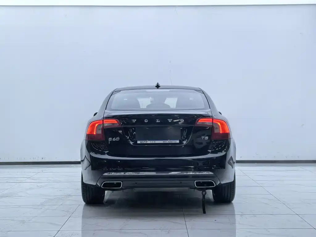 VOLVO S60 2015